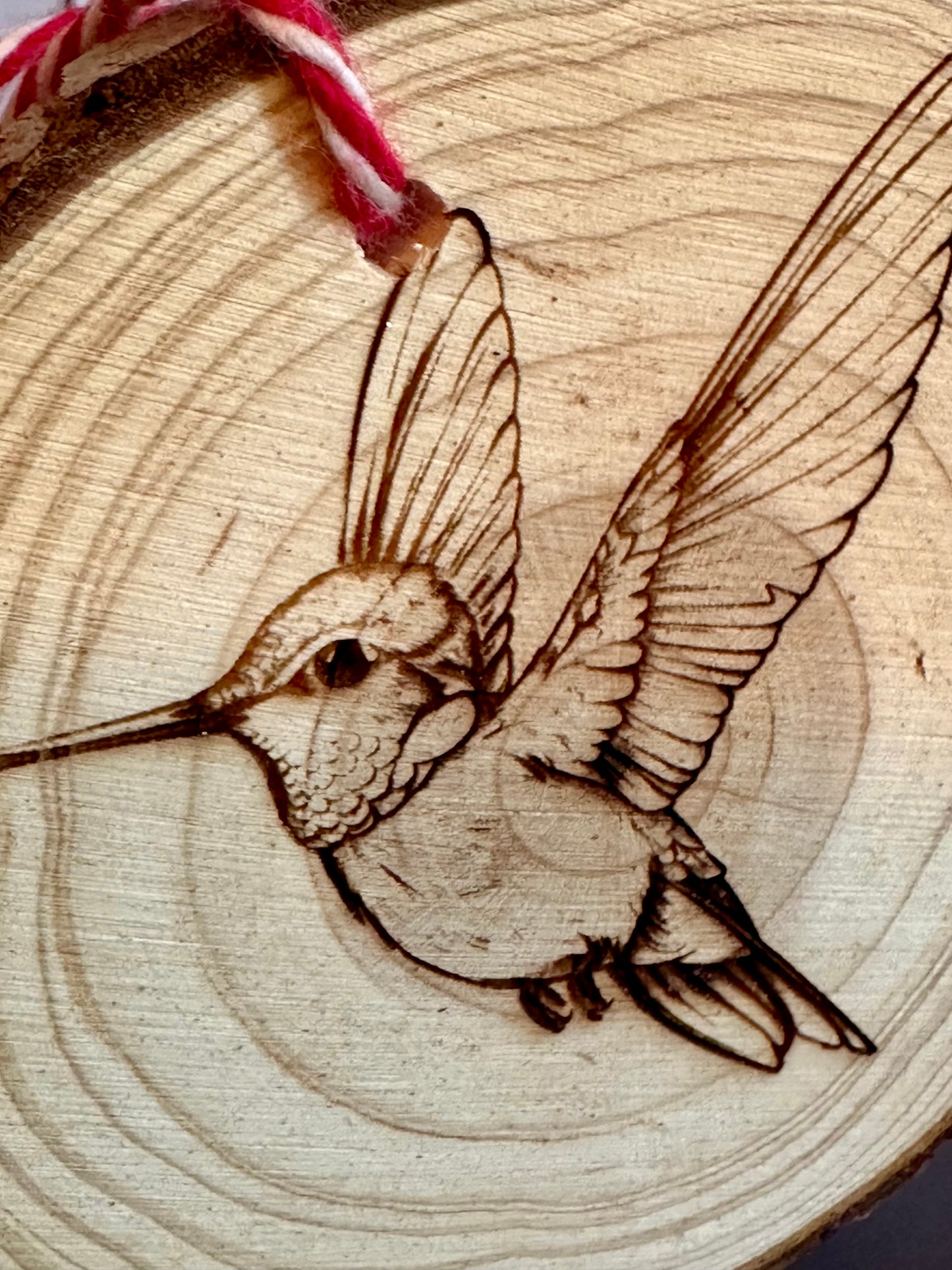 Engraved Live Edge Wooden Round Ornament - Hummingbird