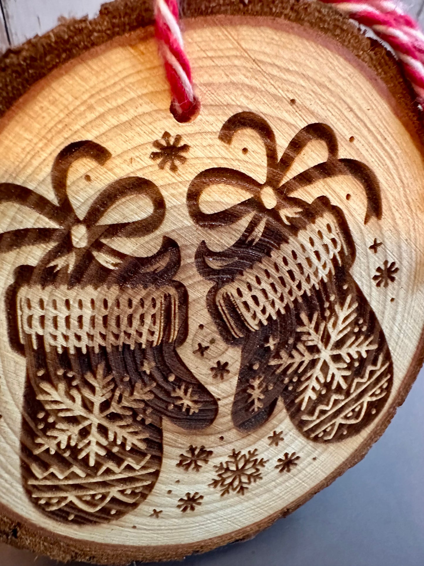 Engraved Live Edge Wooden Round Ornament - Ornate Christmas Mittens