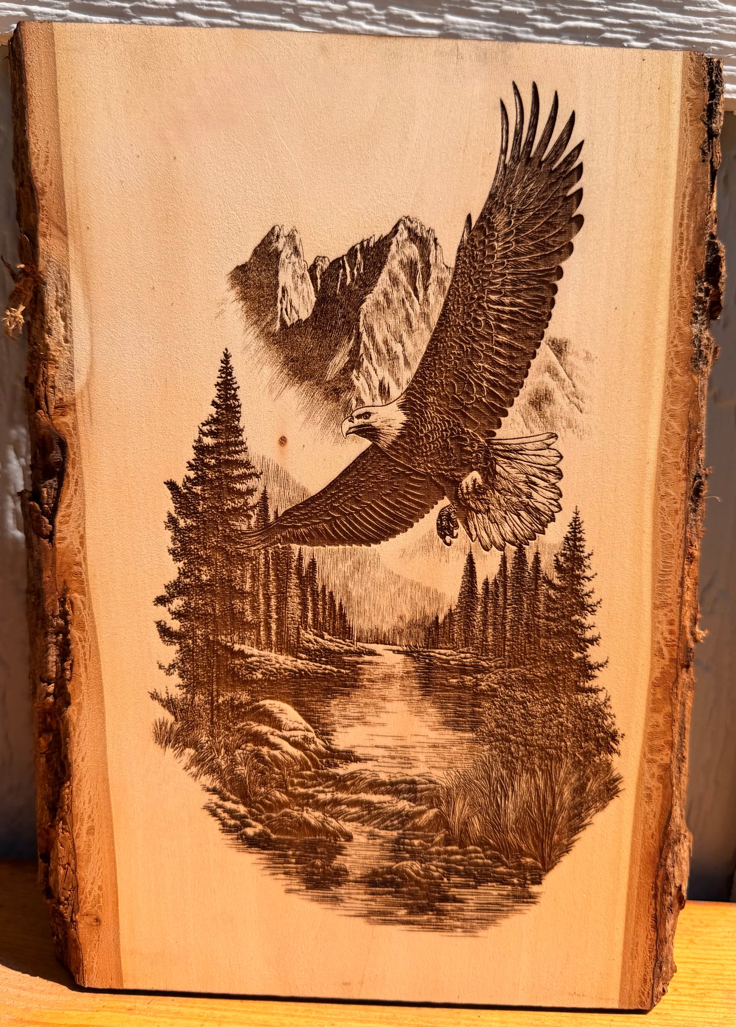 Plaque Live Edge Rectangular - Eagle Soaring in the Mountains