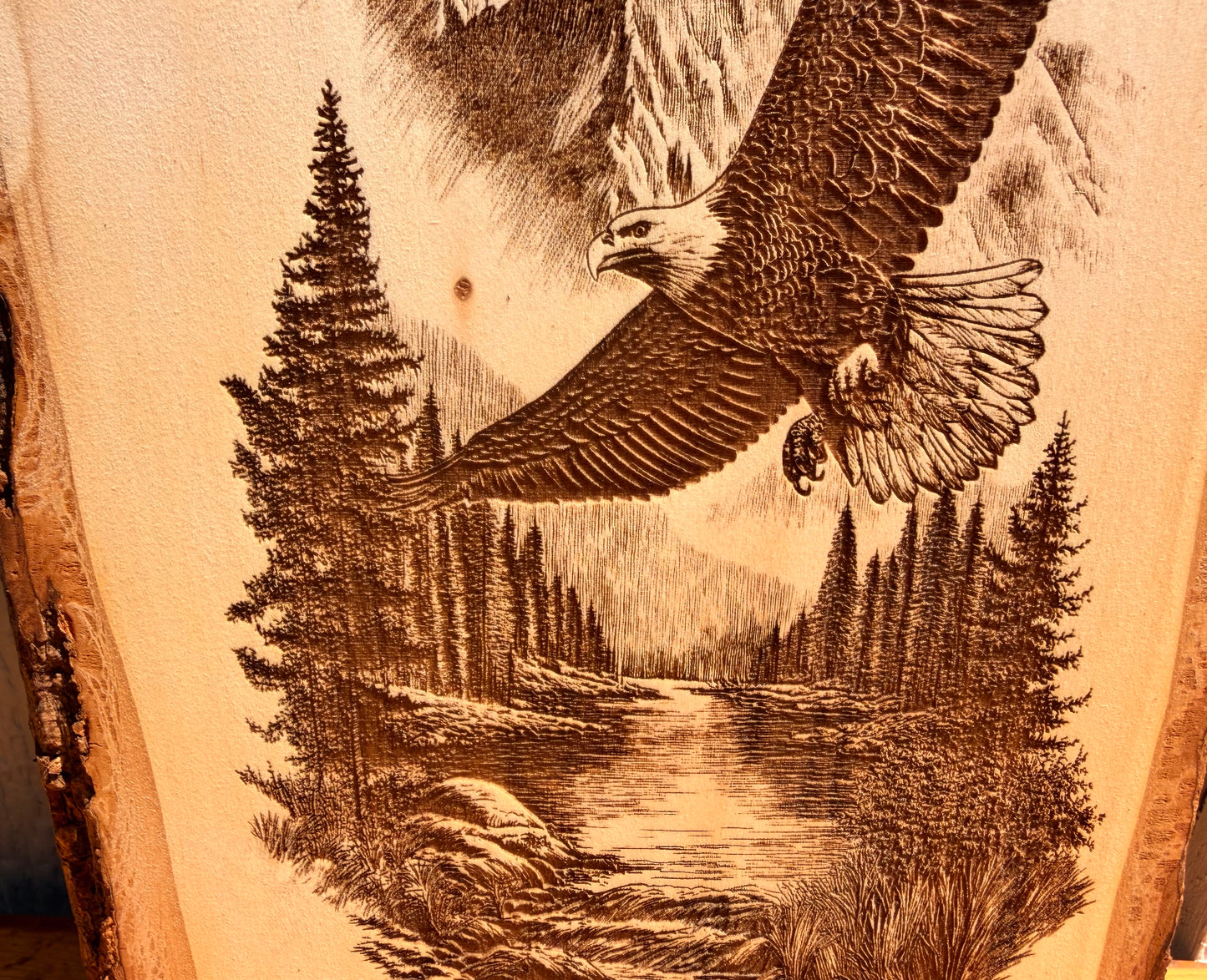 Plaque Live Edge Rectangular - Eagle Soaring in the Mountains
