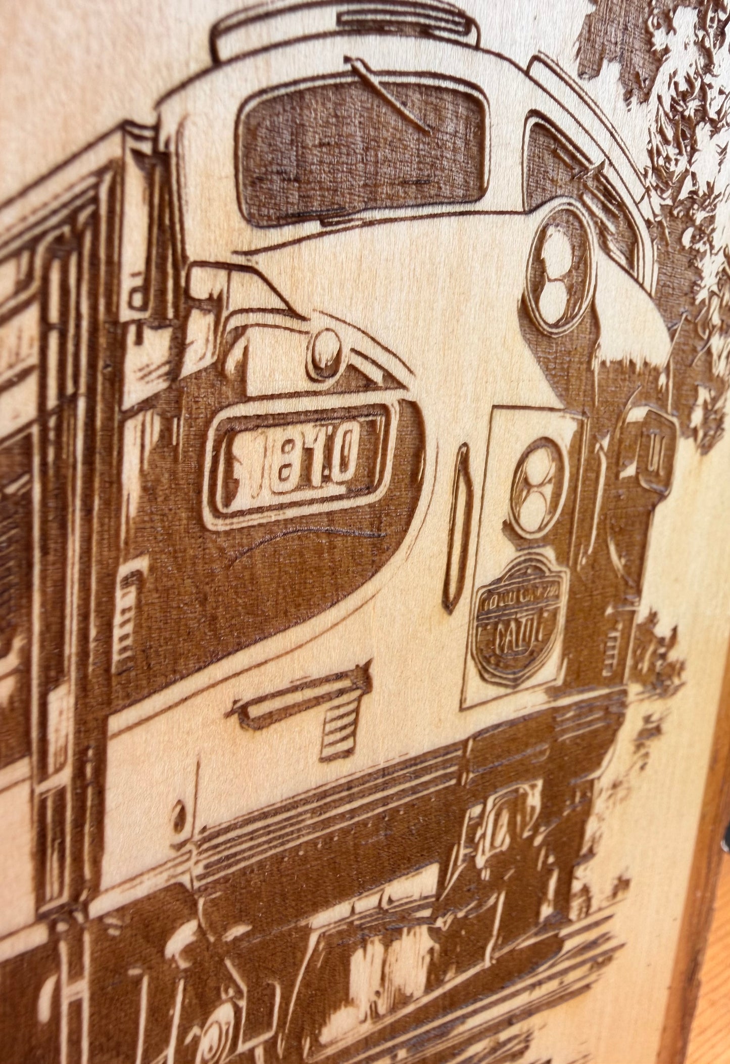 Plaque Live Edge Rectangular - Train 1810 on Bridge