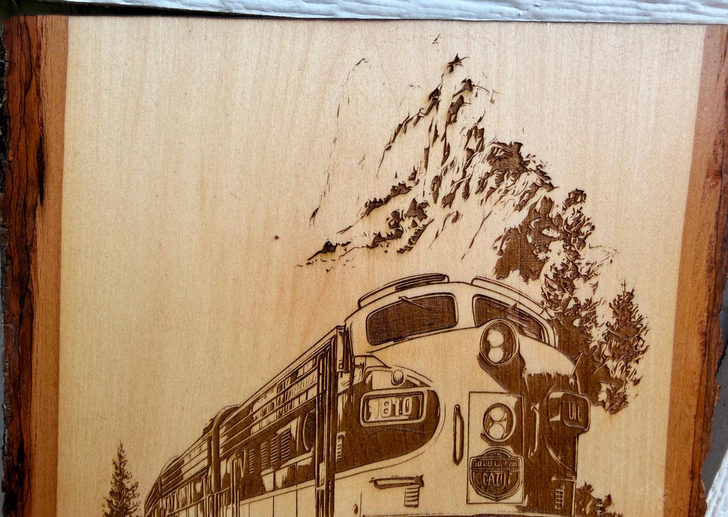 Plaque Live Edge Rectangular - Train 1810 on Bridge